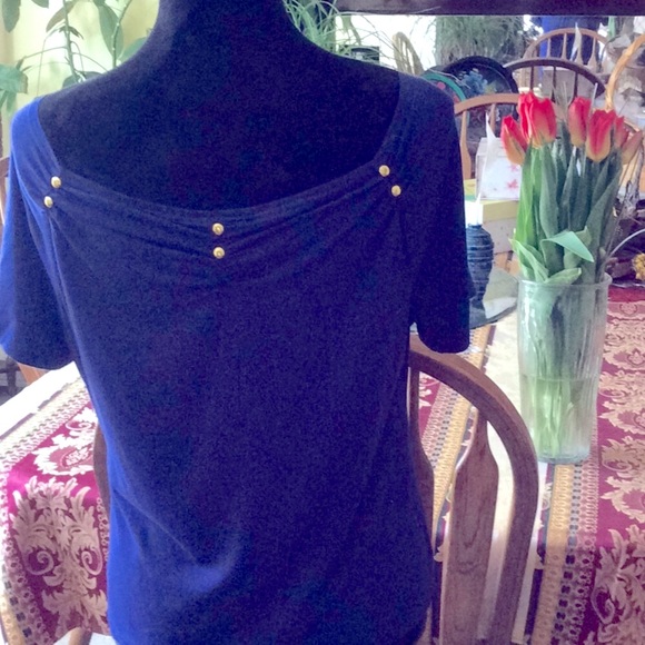 Stylish stretchy blouse with gold divot neckline❣️ - Picture 2 of 4